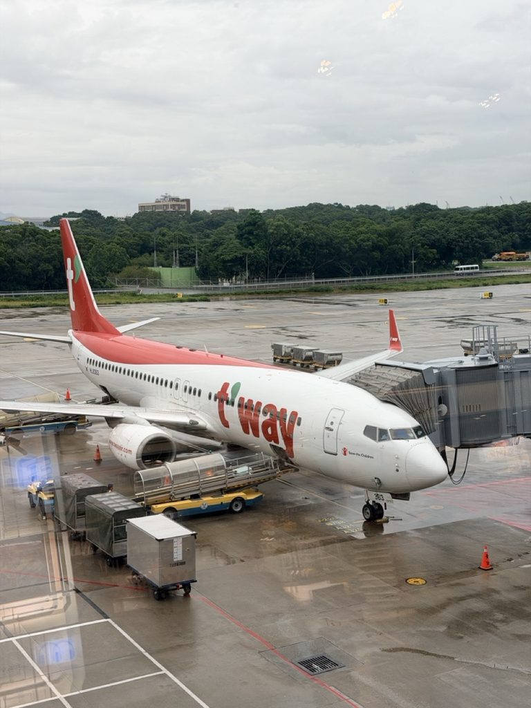 德威航空