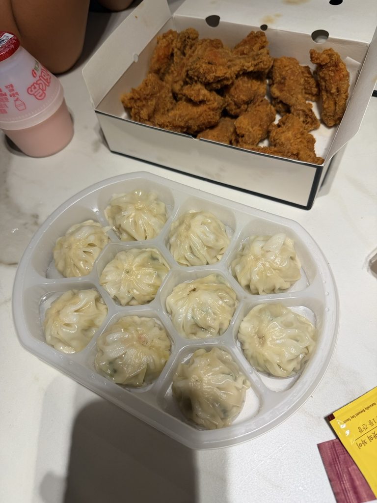 明洞餃子和Kkanbu炸雞